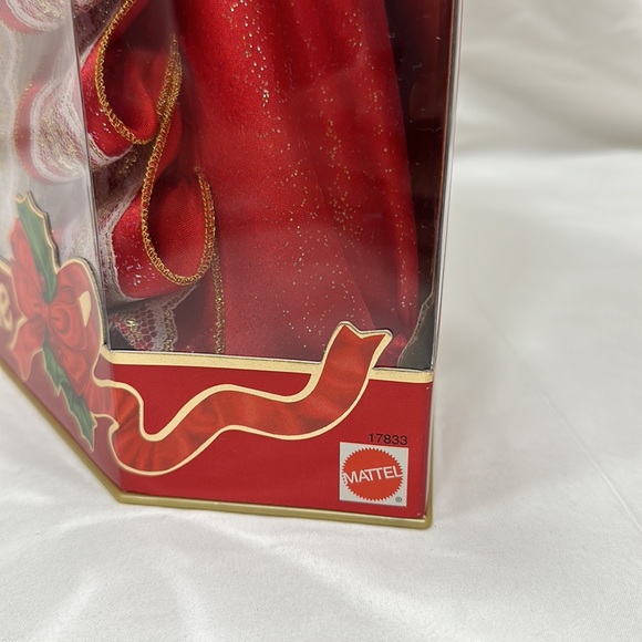 Happy Holidays Barbie - Picture 5 of 9